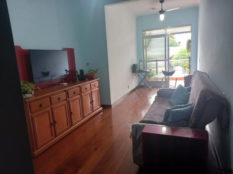 Apto 2 qts com dependência em Vista Alegre RJ (22)